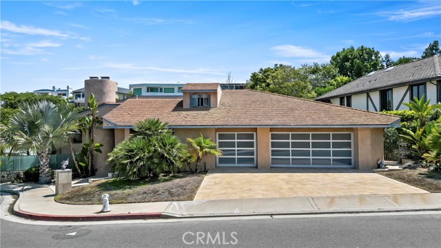 24 Narbonne, Newport Beach CA: https://media.crmls.org/medias/05c50cf0-e57a-4d9a-942b-1903c7c6a397.jpg