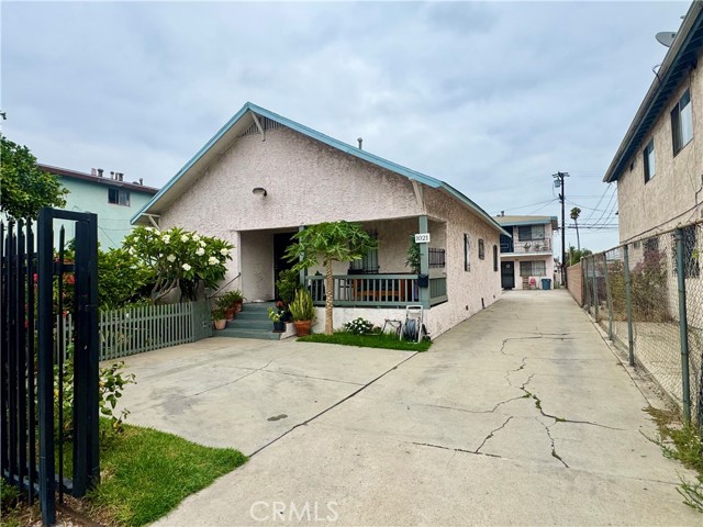 1021 E 12th Street, Long Beach CA: https://media.crmls.org/medias/05c5b1fe-6246-4ce2-adb2-21ec4d0abbf4.jpg