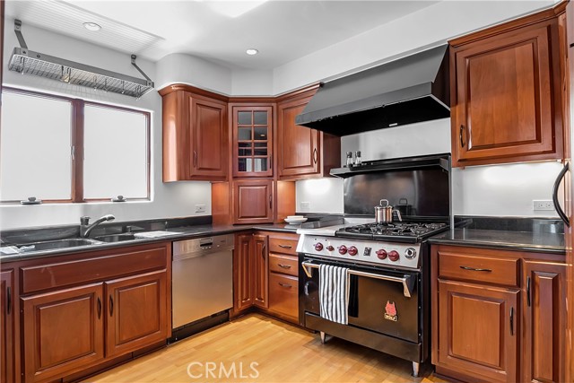 225 27th Street, Manhattan Beach, California 90266, 4 Bedrooms Bedrooms, ,2 BathroomsBathrooms,Residential,Sold,27th,SB21159136