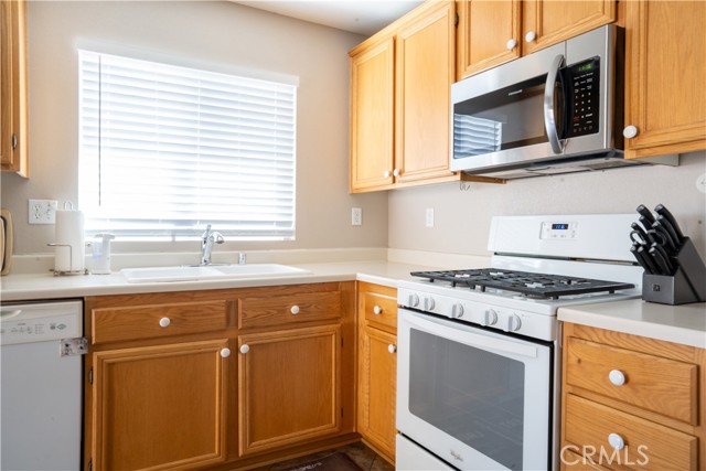 Detail Gallery Image 4 of 16 For 1316 Blazing Star, Perris,  CA 92571 - 4 Beds | 2 Baths