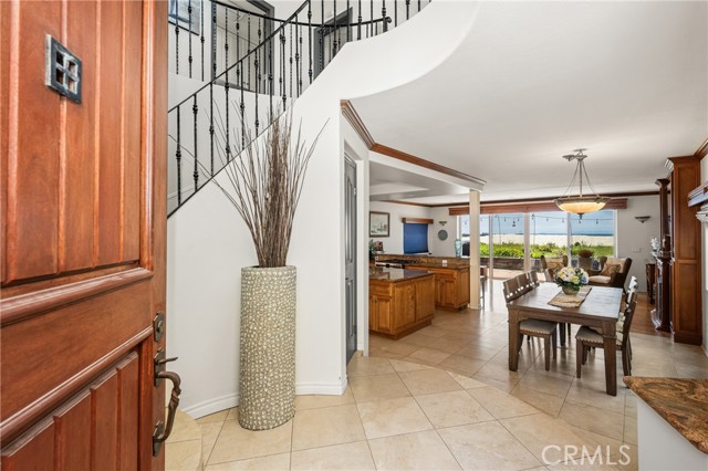 6915 E Seaside, Long Beach CA: https://media.crmls.org/medias/05c6a562-caa3-4367-bdc4-254b9e572a7e.jpg