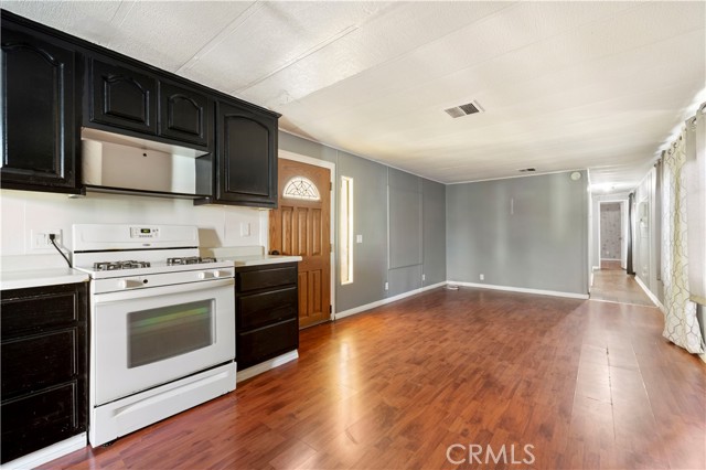 780 E 9th St, San Bernardino CA: https://media.crmls.org/medias/05c706d8-ad68-4985-b597-6d4066108ded.jpg