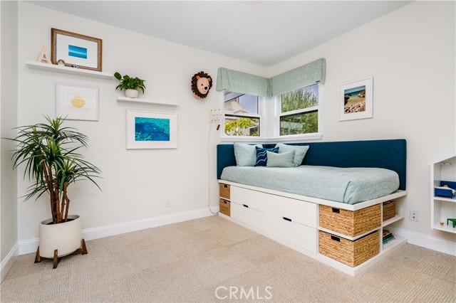 3rd bedroom with corner windows