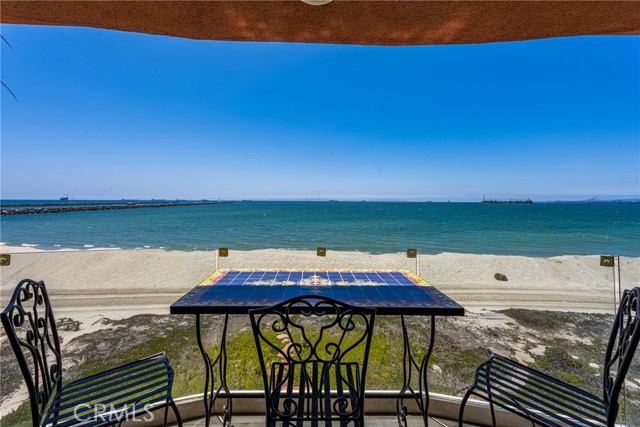 6915 E Seaside, Long Beach CA: https://media.crmls.org/medias/05c78736-11f7-4827-9be0-4c2c0b3ac2f1.jpg