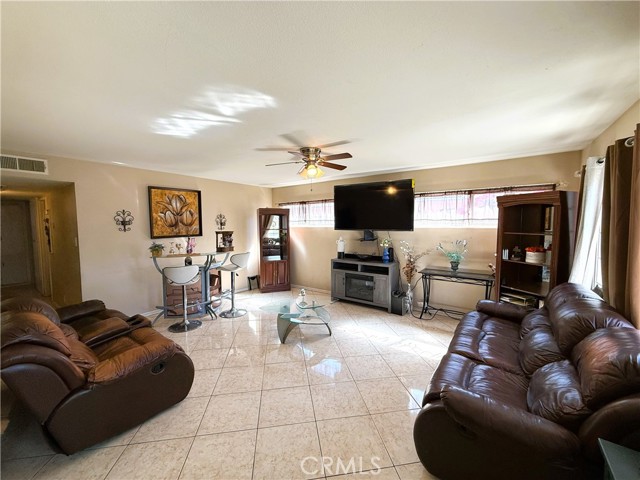 Detail Gallery Image 5 of 40 For 1320 White Ln, Bakersfield,  CA 93307 - 4 Beds | 2 Baths