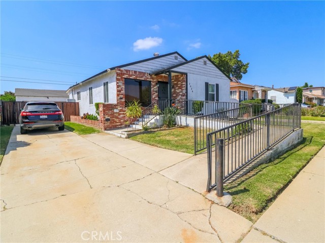Detail Gallery Image 1 of 16 For 2026 W 94th Pl, Los Angeles,  CA 90047 - 4 Beds | 2 Baths