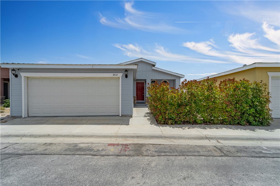 Detail Gallery Image 1 of 27 For 2412 Summit View Dr, Rosamond,  CA 93560 - 3 Beds | 2 Baths