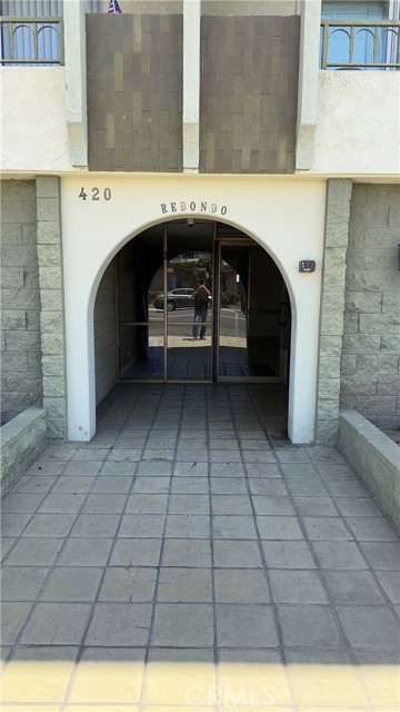 420 Redondo Avenue, Long Beach CA: https://media.crmls.org/medias/05c9c687-e85c-4331-ae2b-2bc8ca6674bc.jpg