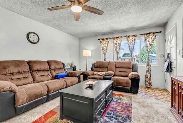 4825 Putter Lane, Bakersfield CA: https://media.crmls.org/medias/05c9e708-09a1-4883-a370-dc603806a44a.jpg
