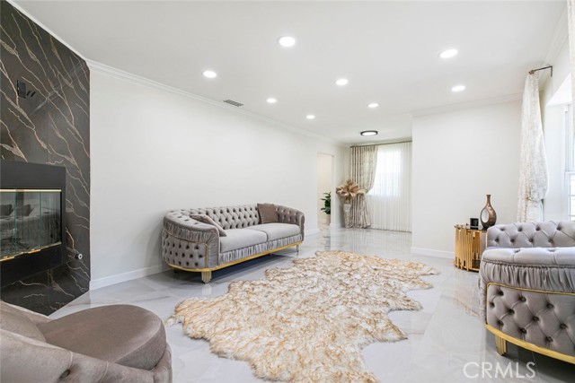 Detail Gallery Image 5 of 47 For 11063 White Oak Ave, Granada Hills,  CA 91344 - 3 Beds | 2 Baths