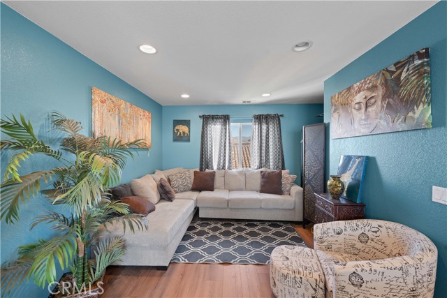 37032 Sabal Avenue, Palmdale CA: https://media.crmls.org/medias/05ca90bc-309f-47a7-908e-09d2ada0e910.jpg