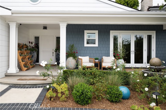 Detail Gallery Image 3 of 32 For 519 Signal Rd, Newport Beach,  CA 92663 - 6 Beds | 4/1 Baths