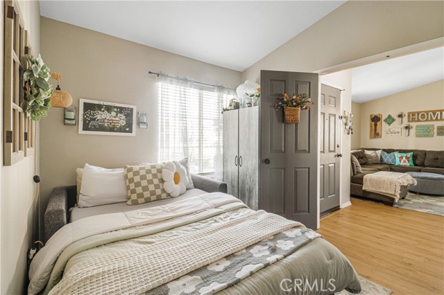 Detail Gallery Image 5 of 23 For 332 Del Flora, Oceanside,  CA 92058 - 3 Beds | 2 Baths