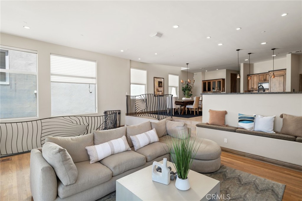4308 The Strand
