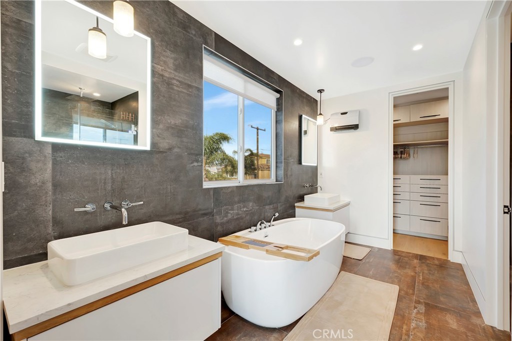 05ccee5e 33a3 47d2 Bb43 54a9d118221d