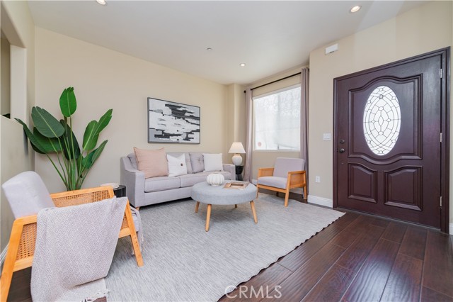 Detail Gallery Image 3 of 24 For 638 N Atlantic Bld #B,  Alhambra,  CA 91801 - 2 Beds | 2/1 Baths