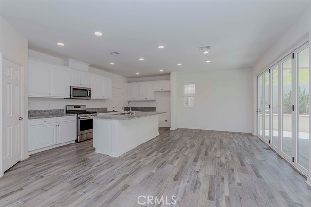 Detail Gallery Image 11 of 42 For 24764 Rockston Dr, Corona,  CA 92883 - 5 Beds | 3 Baths