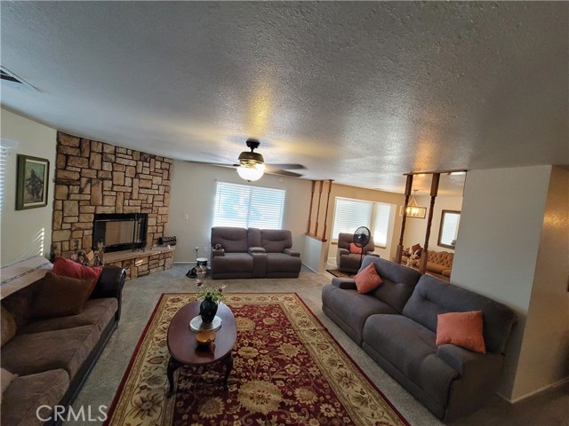 21291 Ramona Avenue, Apple Valley CA: https://media.crmls.org/medias/05cf34a9-8f2a-4152-aa71-beae26cfa0ef.jpg