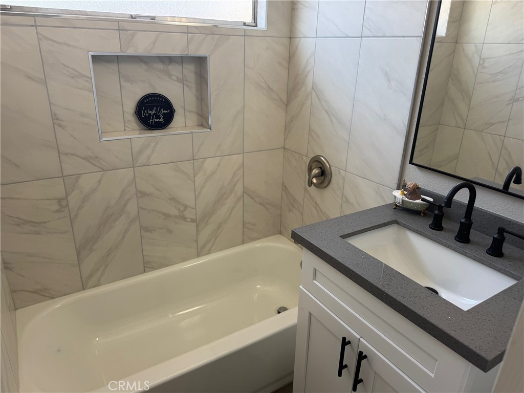 https://media.crmls.org/medias/05cfad32-ecab-4c16-aac5-3d1a176558a0.jpg?preset=X-Large