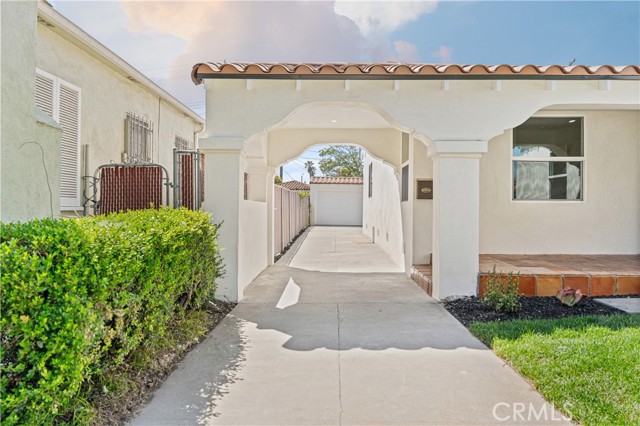 3991 Hubert Avenue, Los Angeles CA: https://media.crmls.org/medias/05cfe18e-0a63-4c13-b6b9-04d3a9a19f68.jpg