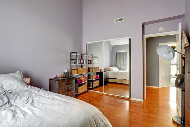 533 Walnut Avenue, Long Beach CA: https://media.crmls.org/medias/05d13e91-8618-49b7-aa65-d75e7a3efd4f.jpg