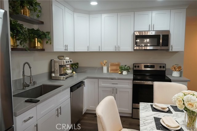 Detail Gallery Image 9 of 15 For 1140 W Westmont Ave, Hemet,  CA 92543 - 2 Beds | 2 Baths