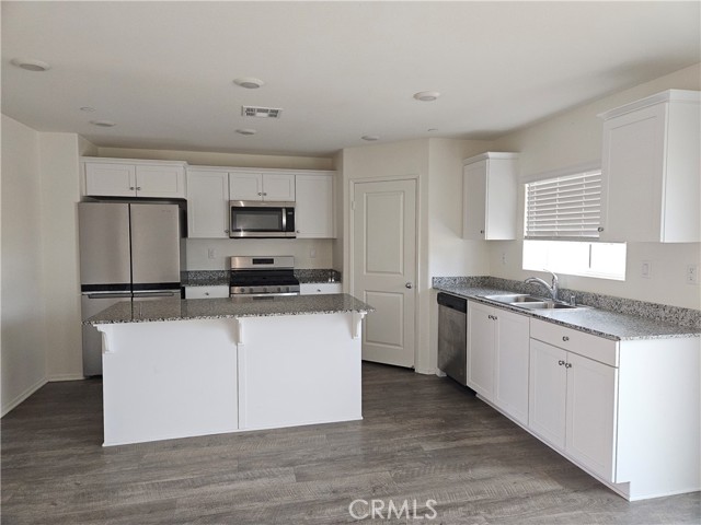1221 Justice Place, Hemet CA: https://media.crmls.org/medias/05d16d3c-413d-41af-a453-2944b4f98763.jpg