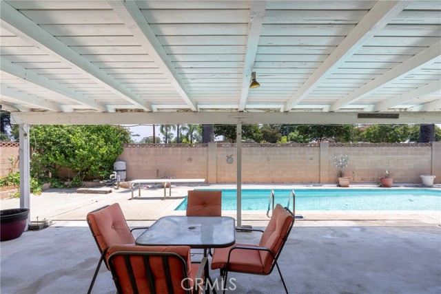 428 S Rosalinda Avenue, Azusa CA: https://media.crmls.org/medias/05d2a8e4-d766-4ed3-9125-f7ba34dd710e.jpg