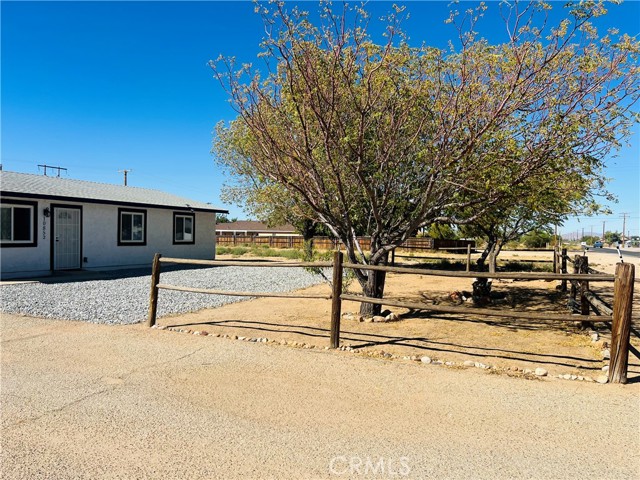 Detail Gallery Image 2 of 21 For 10852 Navajo Rd, Apple Valley,  CA 92308 - 3 Beds | 2 Baths