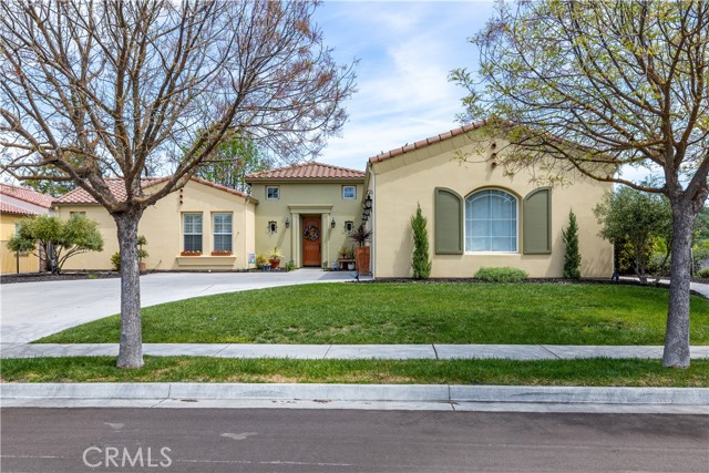 Detail Gallery Image 3 of 65 For 941 Vista Cerro Dr, Paso Robles,  CA 93446 - 4 Beds | 2/1 Baths