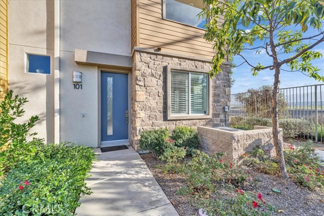 Detail Gallery Image 3 of 36 For 1038 Savi Dr #101,  Corona,  CA 92878 - 3 Beds | 2/2 Baths