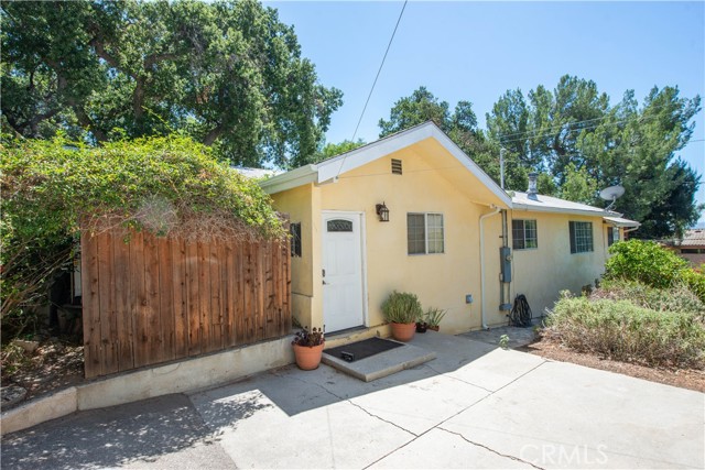 23329 Raymond Street, Chatsworth CA: https://media.crmls.org/medias/05d5ea8f-bab8-4dd1-84b3-79f14fa3bcaa.jpg