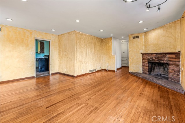 Detail Gallery Image 6 of 45 For 820 Law St, San Diego,  CA 92109 - 4 Beds | 2 Baths