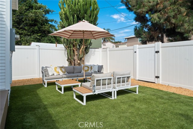 241 E 57th Street, Long Beach CA: https://media.crmls.org/medias/05d70a28-124d-42a8-baed-a0a6706f1326.jpg