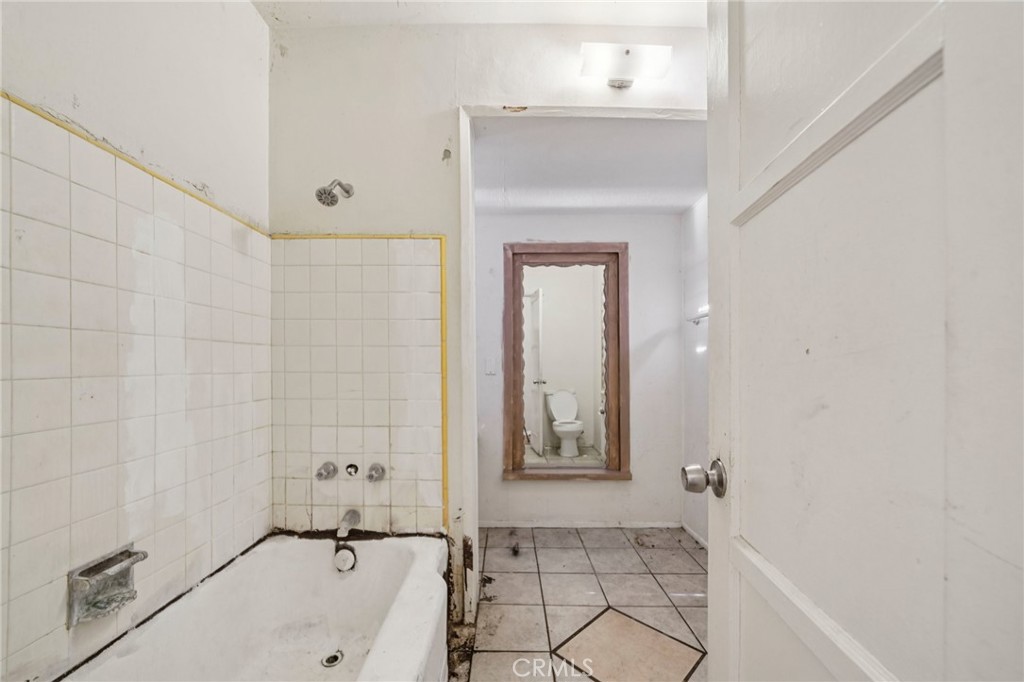 https://media.crmls.org/medias/05d722a4-d441-4f00-957f-13f0249a9676.jpg?preset=X-Large