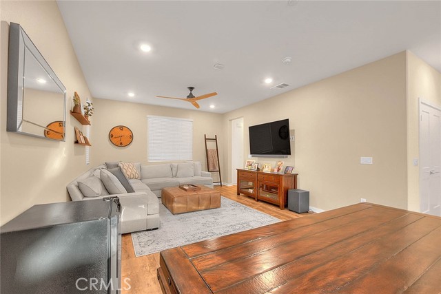 831 Wintergreen Way, Upland CA: https://media.crmls.org/medias/05d79062-a718-48d1-9d9d-f92ed3d64d7b.jpg