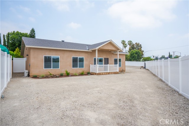 1734 E Ruddock Street, Covina CA: https://media.crmls.org/medias/05d7b5cc-b0e0-4167-be3f-0bfc5e3f4429.jpg
