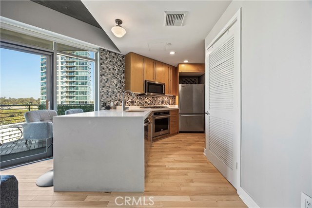 801 Ash Street, San Diego CA: https://media.crmls.org/medias/05d81718-2d2e-4817-924f-b333f96b2b86.jpg