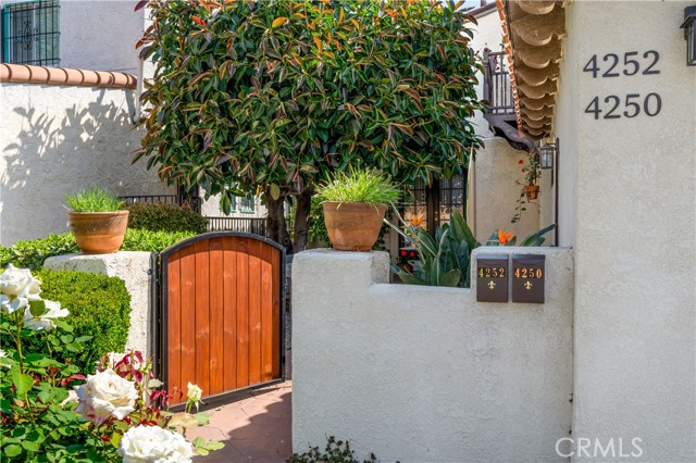 Detail Gallery Image 3 of 40 For 4252 S Norton, Los Angeles,  CA 90008 - 4 Beds | 3 Baths