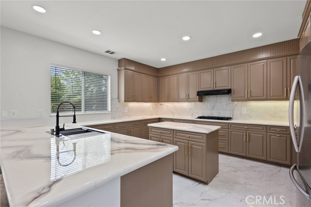 Detail Gallery Image 12 of 30 For 3630 Pillsbury, Lancaster,  CA 93536 - 5 Beds | 3 Baths