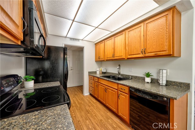 14141 Dickens, Sherman Oaks CA: https://media.crmls.org/medias/05d8cfdf-1cc8-4330-bb9e-0b2e3e98a9f5.jpg