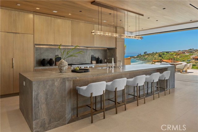13 Ritz Cove Drive, Dana Point CA: https://media.crmls.org/medias/05d90e31-3bf9-4d85-acea-6d38eedada51.jpg