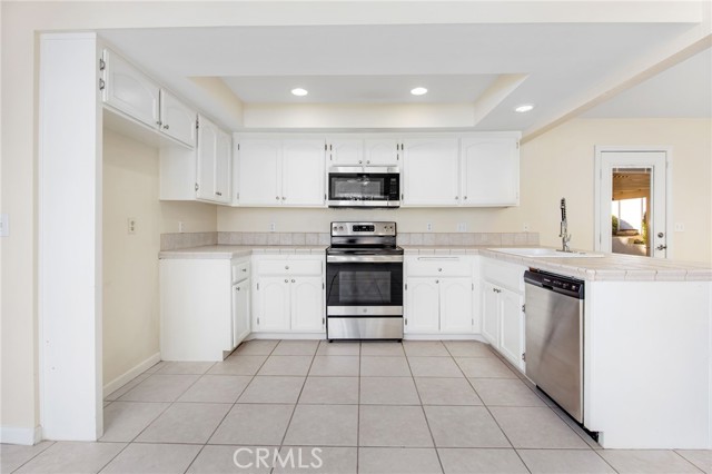 Detail Gallery Image 10 of 59 For 30449 Early Round, Canyon Lake,  CA 92587 - 3 Beds | 2 Baths