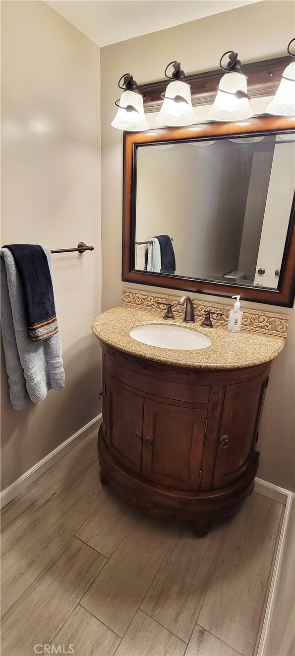 https://media.crmls.org/medias/05d9bfc0-9f90-429a-8f3f-939cdfbce184.jpg?preset=X-Large