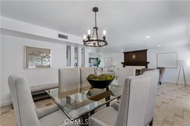 Detail Gallery Image 4 of 47 For 5869 Eilat Pl, Woodland Hills,  CA 91367 - 6 Beds | 3/1 Baths