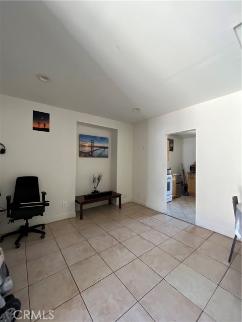 1248 Rolland Curtis Place, Los Angeles CA: https://media.crmls.org/medias/05dad798-4bbf-4fa6-bc0d-3c32b09d68fb.jpg
