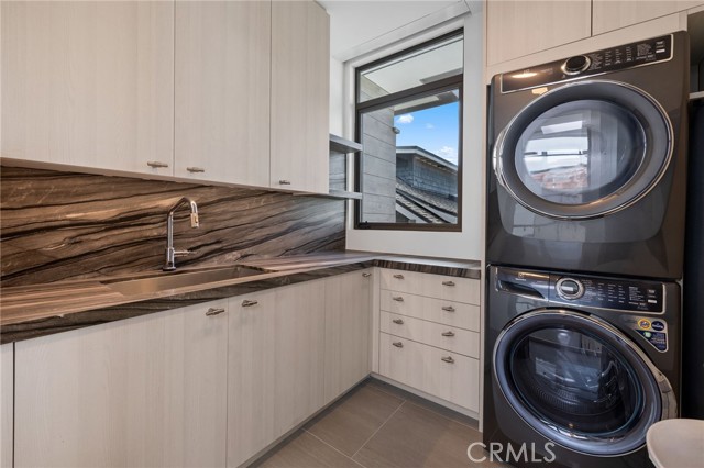 716 The Strand, Manhattan Beach CA: https://media.crmls.org/medias/05daee90-a0c3-4d52-be6b-1b54086a5c81.jpg