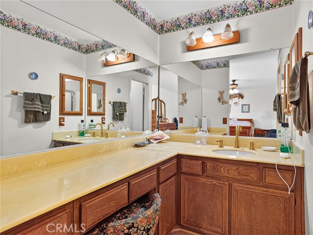 10634 Deering Avenue photo 32