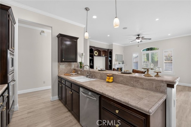 Detail Gallery Image 17 of 44 For 1563 E via Mirasol, Fresno,  CA 93730 - 4 Beds | 3 Baths