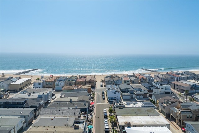 Detail Gallery Image 2 of 15 For 119 46th St "Upper" #B,  Newport Beach,  CA 92663 - 3 Beds | 2 Baths